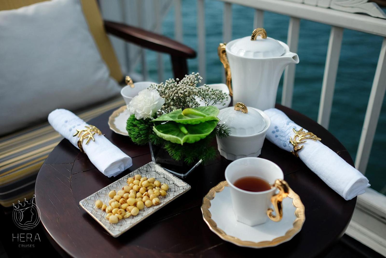 Hera Grand Luxury Cruise Ha Long Exterior photo