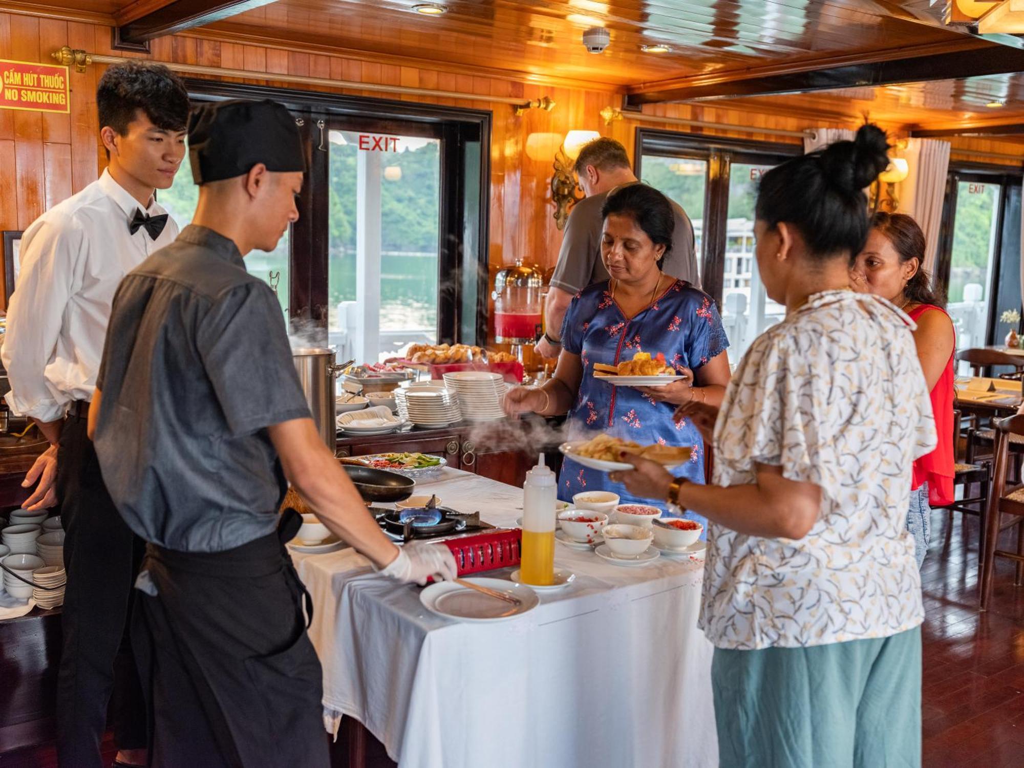 Hera Grand Luxury Cruise Ha Long Exterior photo