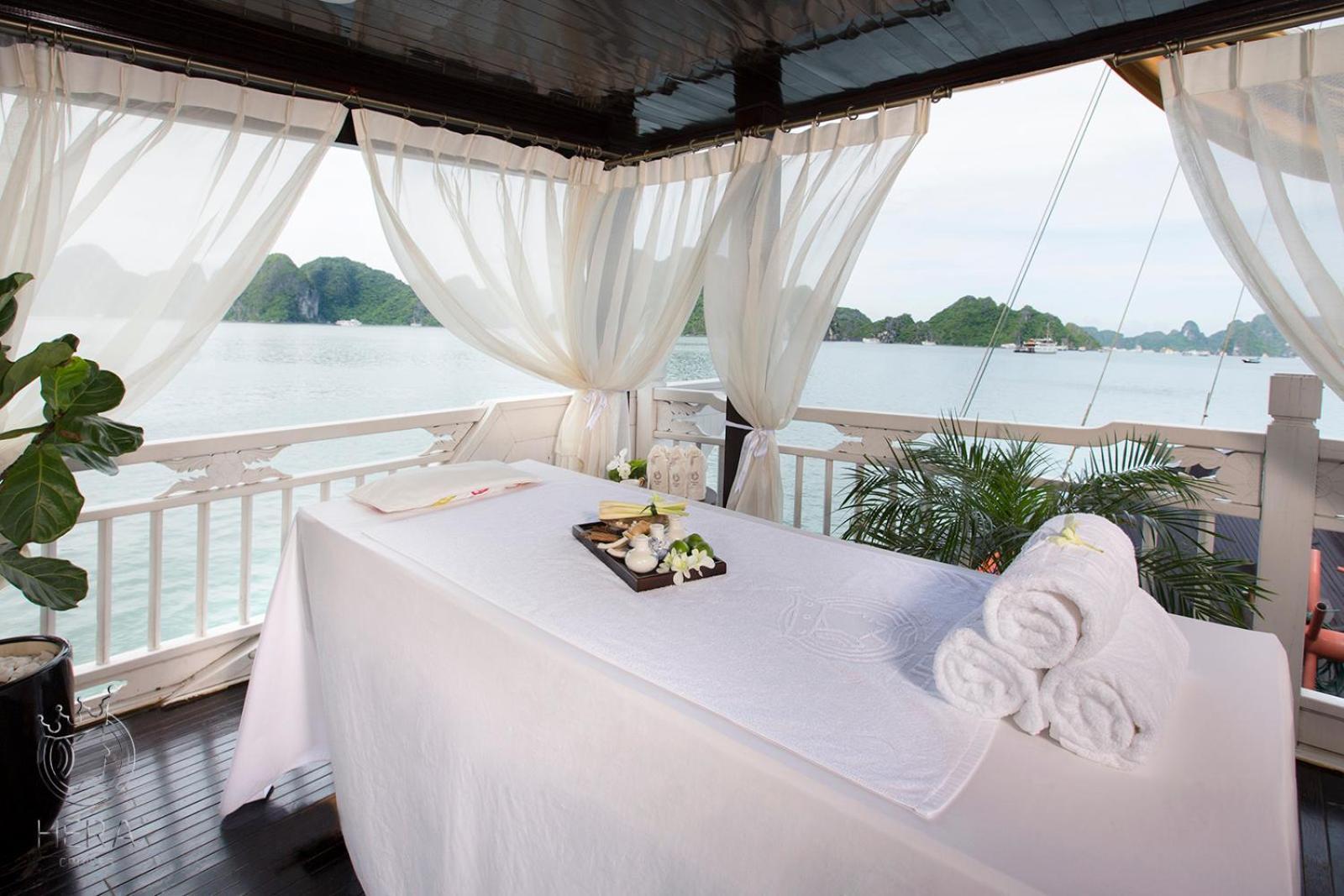 Hera Grand Luxury Cruise Ha Long Exterior photo