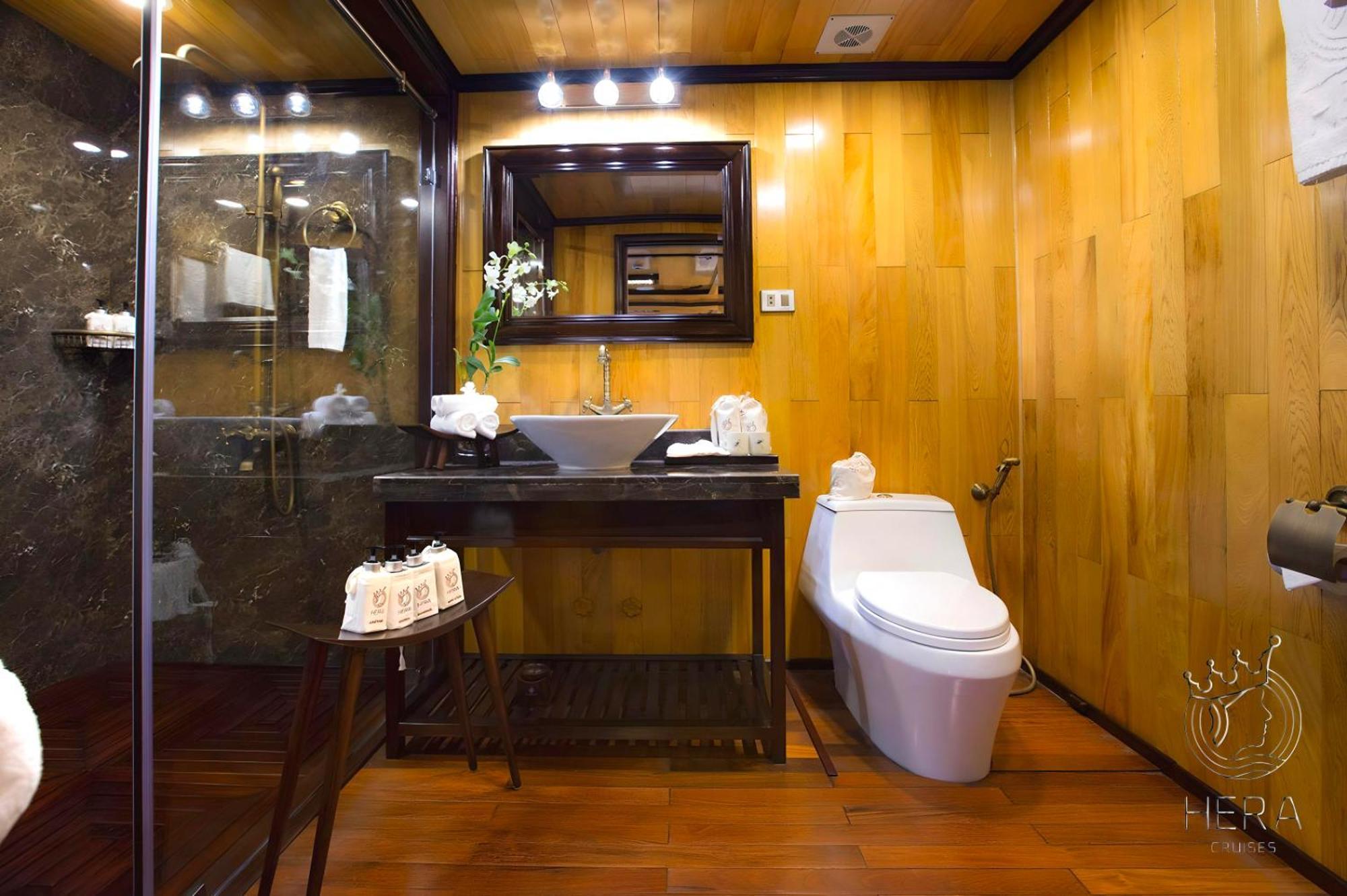 Hera Grand Luxury Cruise Ha Long Exterior photo