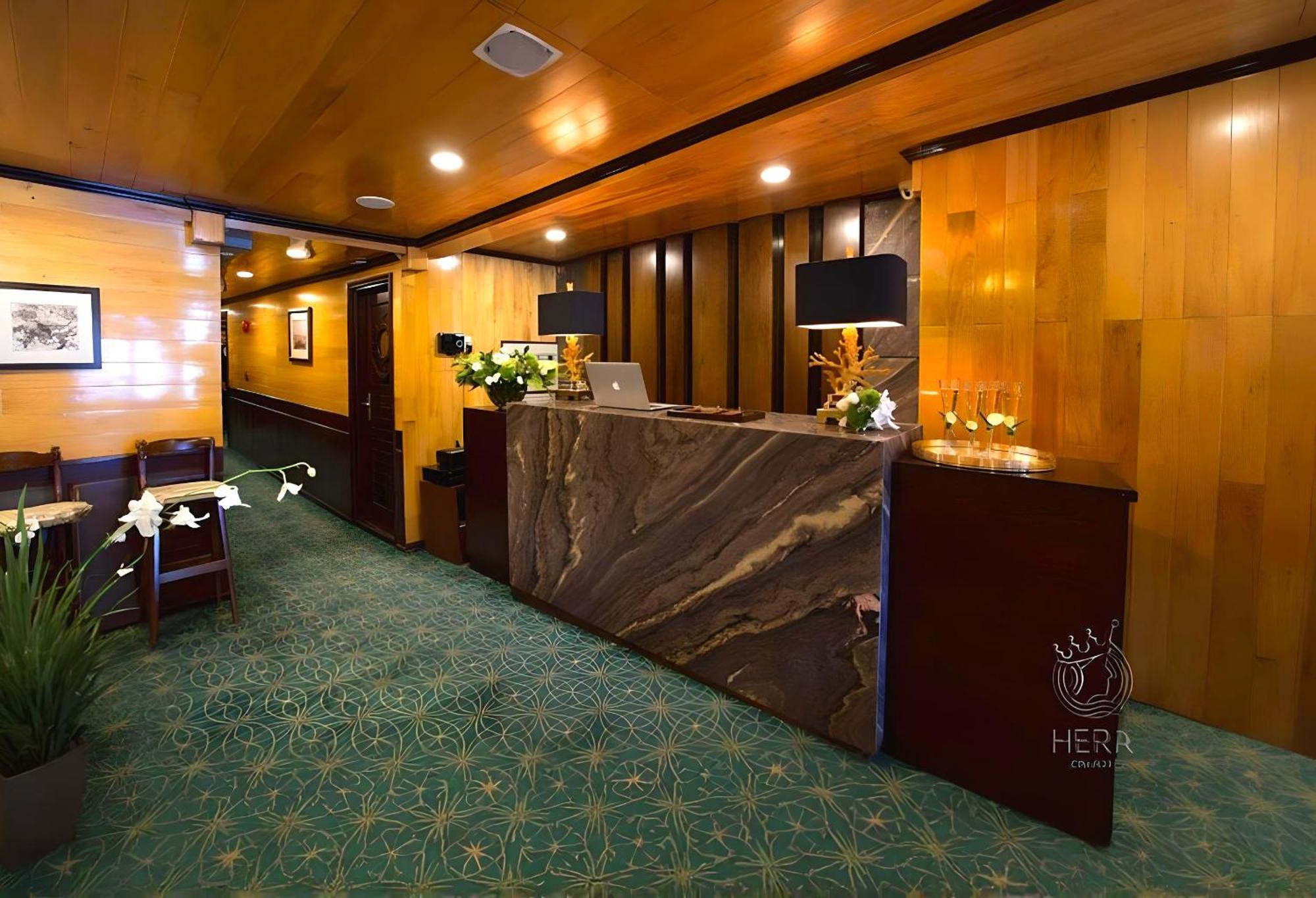 Hera Grand Luxury Cruise Ha Long Exterior photo