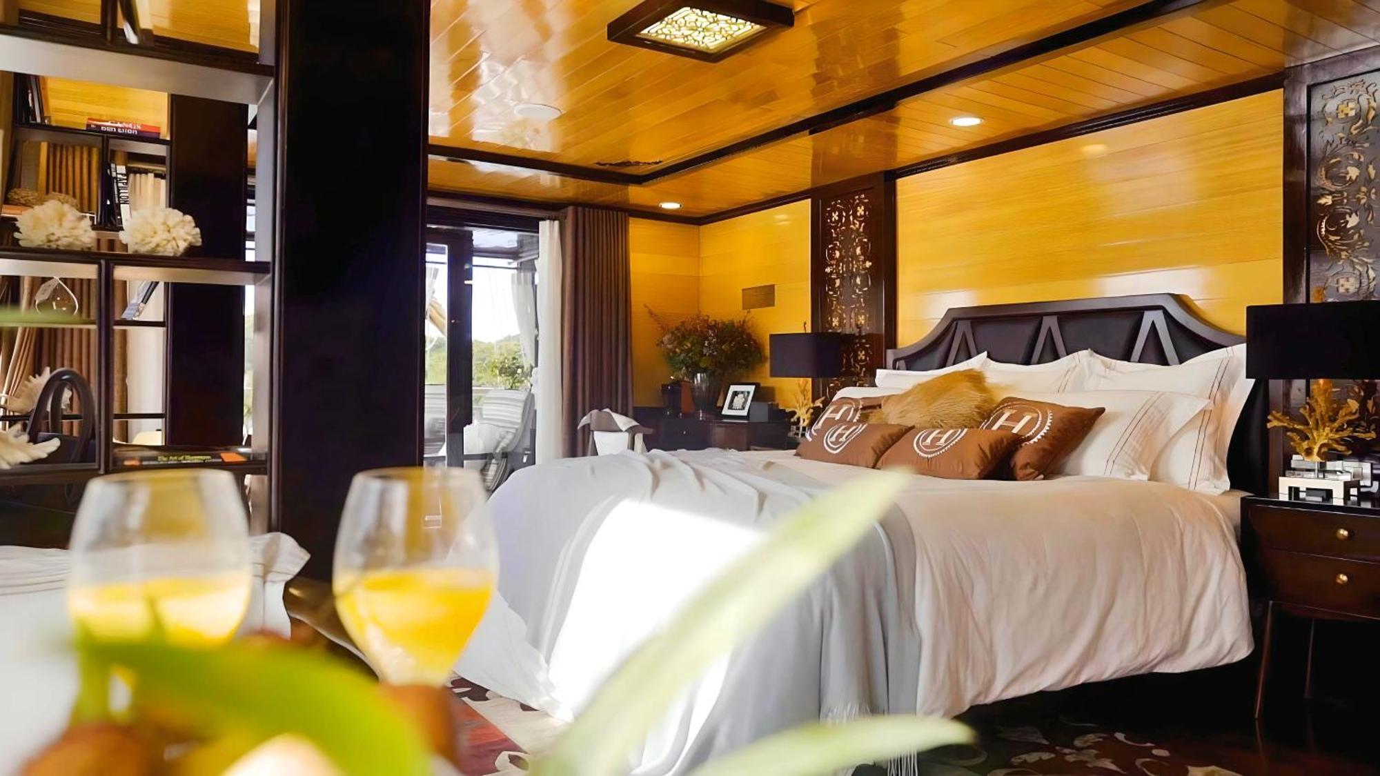 Hera Grand Luxury Cruise Ha Long Exterior photo